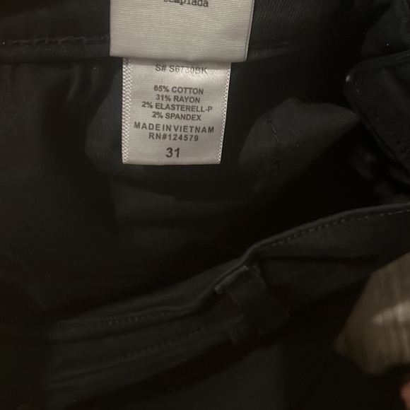 Black frayed hem shorts. - Picture 6 of 6